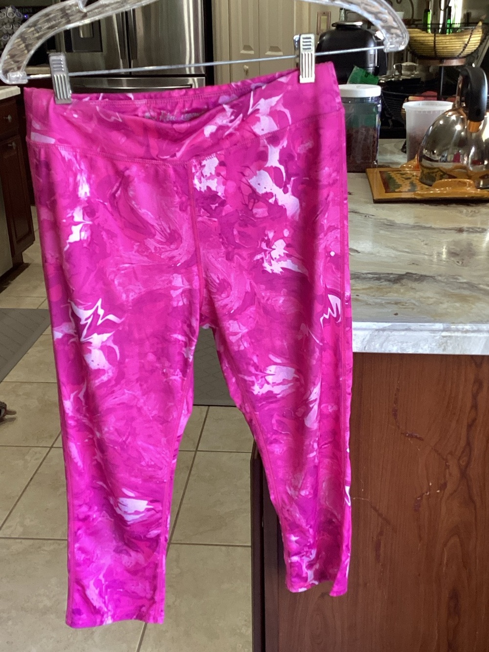 Reel Legends Pink Marble Capri Leggings